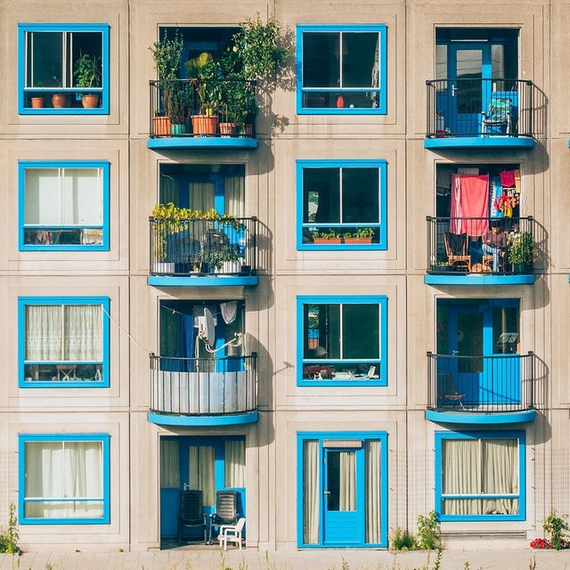 Edificio colores azules